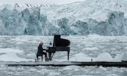 Pianista toca nas geleiras do Ártico pela preservação da região
