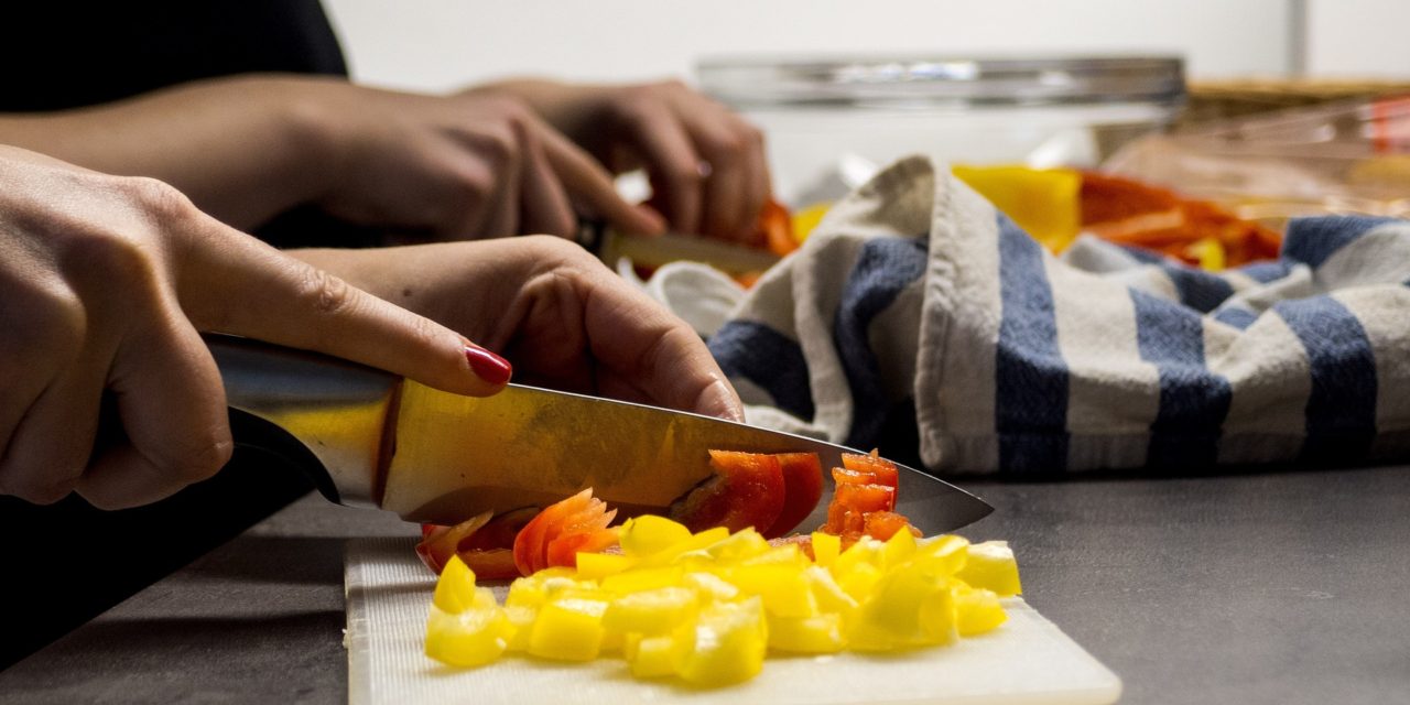 Projeto transforma jovens de baixa renda em chefs de cozinha