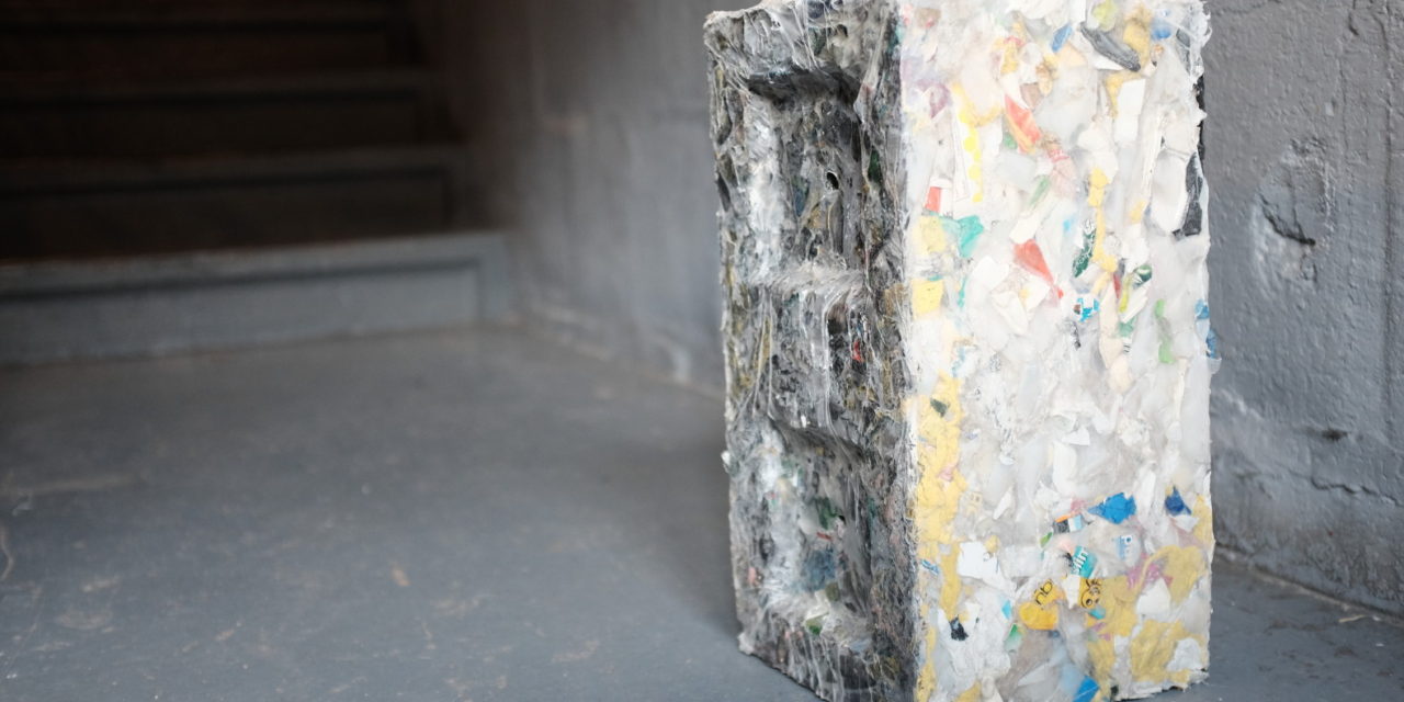 Startup americana cria tijolos feitos de plástico reciclado