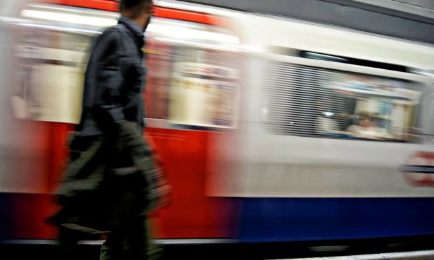 Prefeito e vereadores de Londres só podem usar transporte público