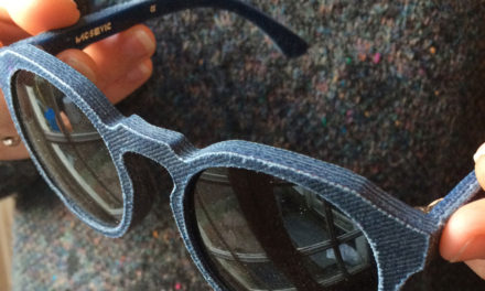 Empresa transforma jeans descartados em óculos novos