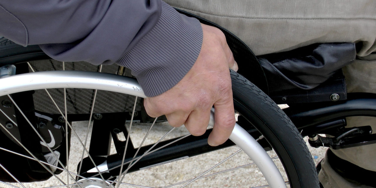 Presos transformam bicicletas em cadeiras de rodas