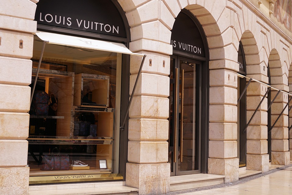 PETA compra ações da Louis Vuitton para acabar com o uso de peles