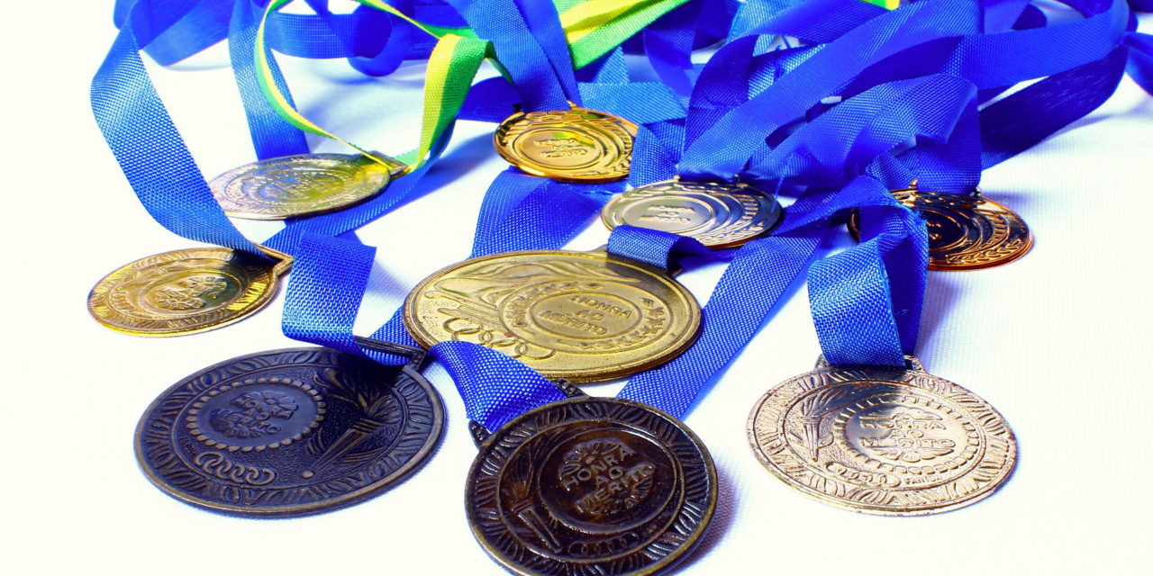 Tóquio inova com medalhas olímpicas feitas com lixo eletrônico
