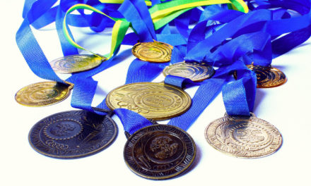 Tóquio inova com medalhas olímpicas feitas com lixo eletrônico