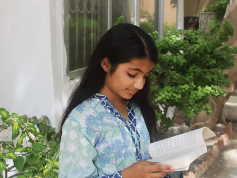 A paquistanesa de 13 Aisha Esbhani: sonho de ler livros do mundo todo.