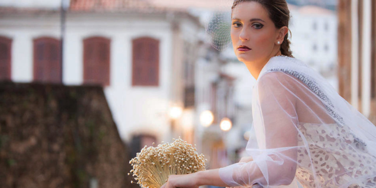 Brasileira cria vestidos de noiva de luxo com sacos de cimento