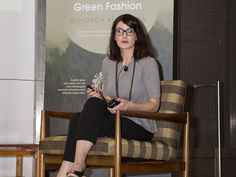 A consultora irlandesa Ria Kearney durante evento de sustentabilidade. 