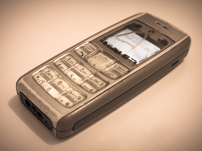 Telefones antigos fazem parte do lixo eletrônico recolhido e reaproveitado.