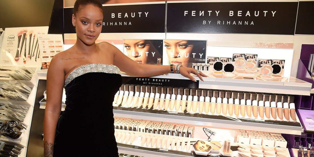 A popstar Rihanna lança maquiagem inclusiva