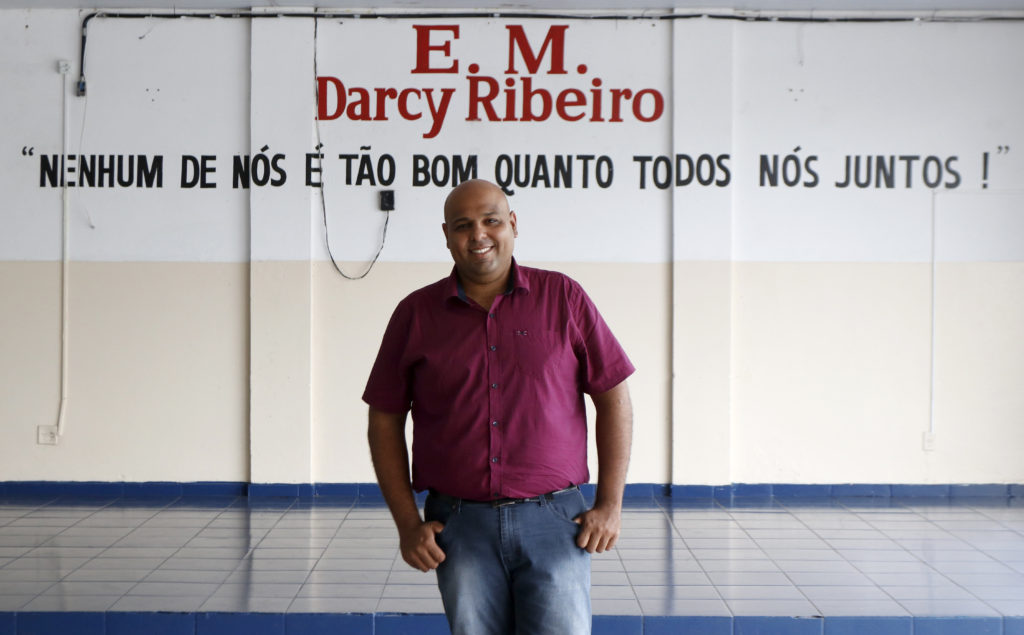 professor Diego Mahfouz Faria Lima na escola municipal Darcy Ribeiro