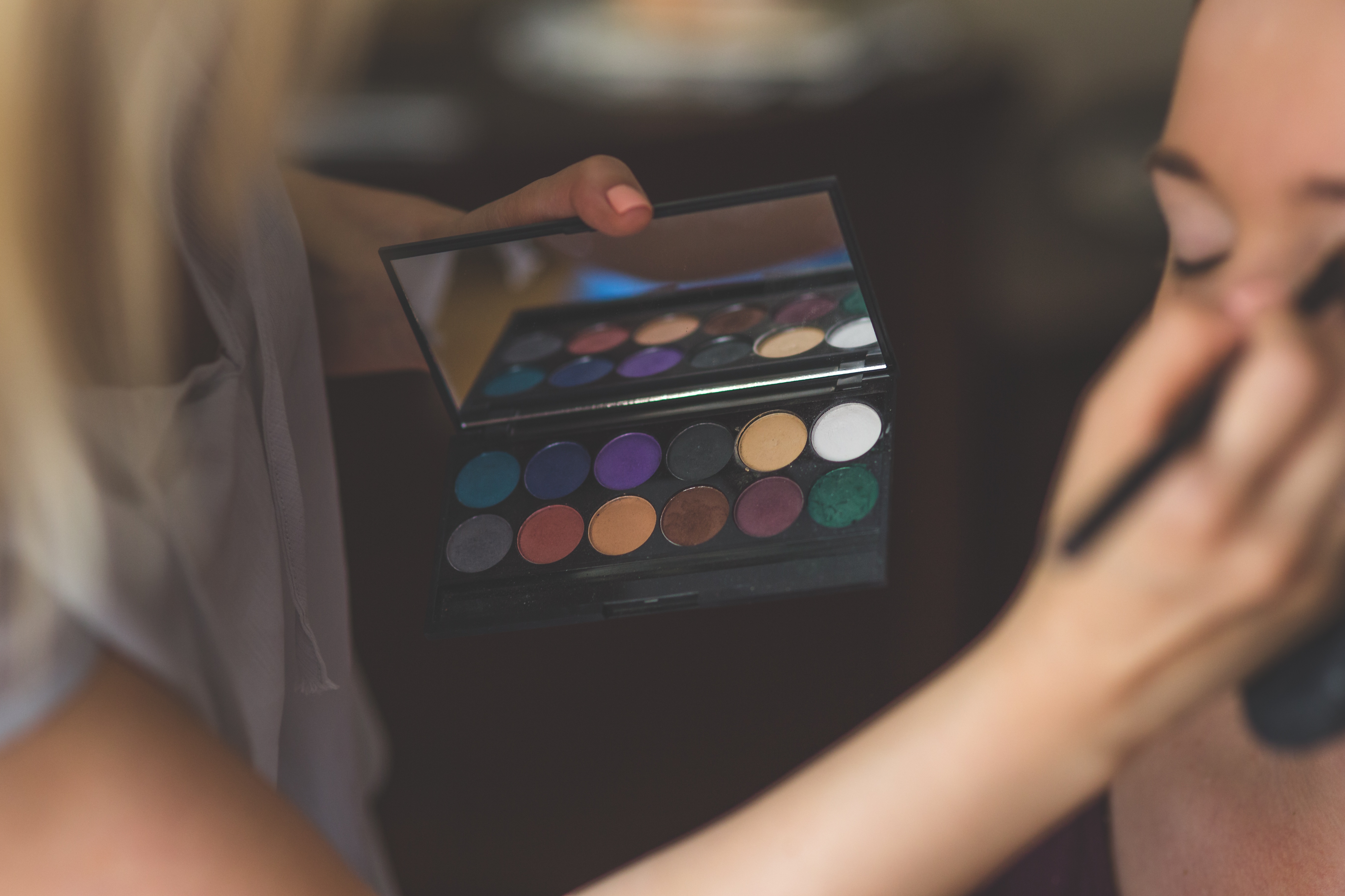 Mulheres mais independentes e conscientes fazem crescer as vendas de maquiagem natural no mundo. 