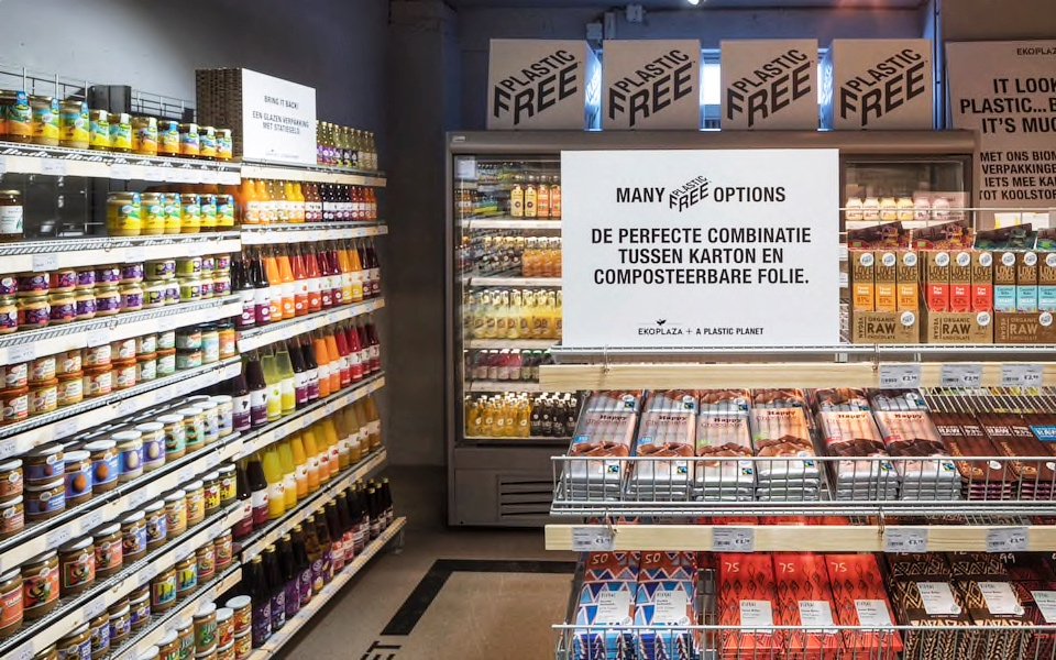 A cadeia de supermercados Ekoplaza, da Holanda, inaugurou o primeiro corredor sem plástico do mundo. 