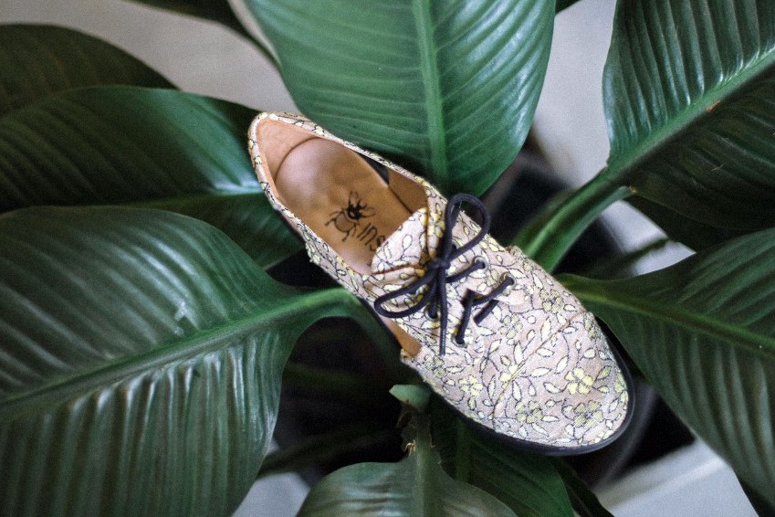 Sapatos da marca Insecta Shoes feitos com fio biodegradável Amni Soul Eco® 
