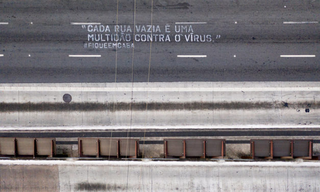 Intervenção artística leva poesia às ruas do centro de São Paulo e vira ação para ajudar moradores da periferia